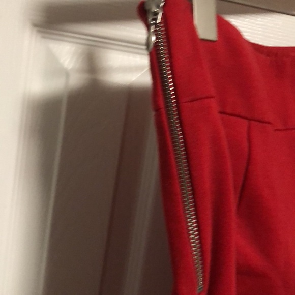 Short red Banana Republic pencil skirt with side zipper - Picture 4 of 7